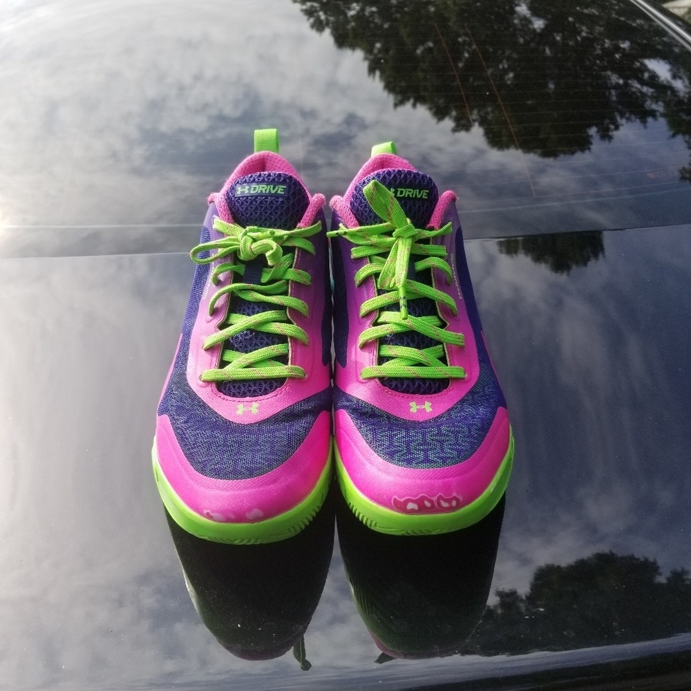 Athletic shoes